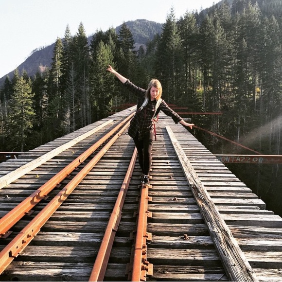 𝖬𝖾𝖾𝗍 𝗍𝗁𝖾 𝗉𝗈𝗌𝗁𝖾𝗋 ☞ Amelia ☜ - Picture 1 of 8